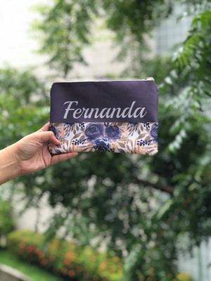 Necessaire slim personalizada com nome estampa floral violet
