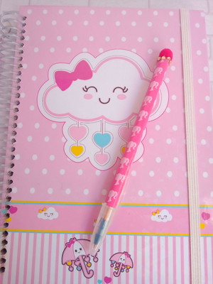 Caneta bic personalizada com mini pompom