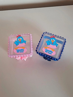 Caixinha acrilica galinha pintadinha rosa