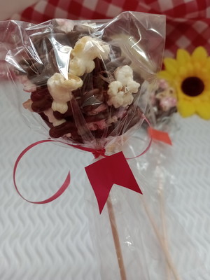 Lembrancinha de charraiá| pirulito de chocolate com pipoca