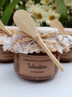 Lembrancinha luxo com renda pote de 120ml com doce de leite