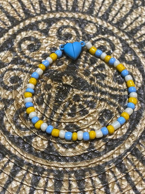 Pulseira miçanga pequena com fecho de imã coração