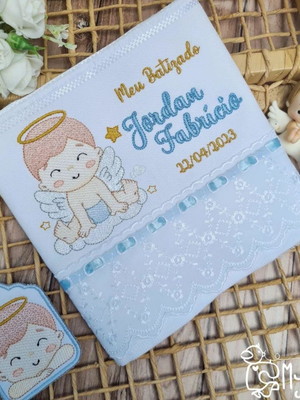 Kit toalha de batizado e chaveiro