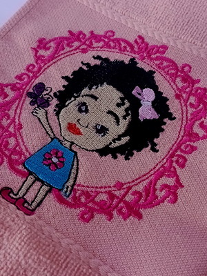 Toalha de lavabo menina negra