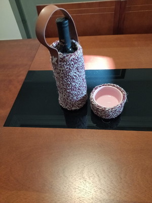 Porta vinho com petisqueira