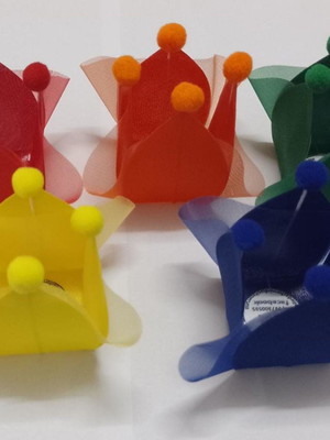 Forminhas com pompom com tapete em tecido