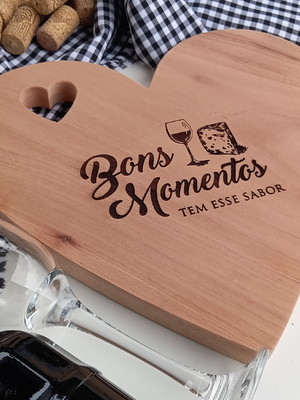 Tábua de coração vazada personalizada