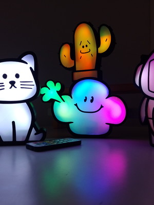 Luminária nuvem portátil