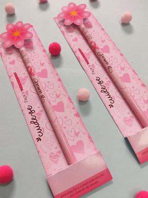 Card com lápis- outubro rosa