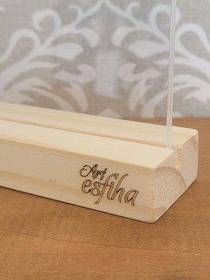 Kit 20 displays 10x15 em acrílico com base em madeira pinus