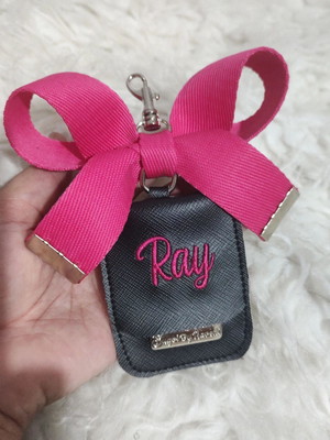 Chaveiro com laço bolsa maternidade preto e pink