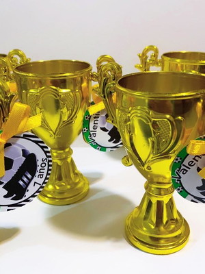 Mini troféu com tag personalizada