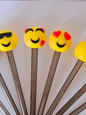 Lapis com ponteiras emoji biscuit