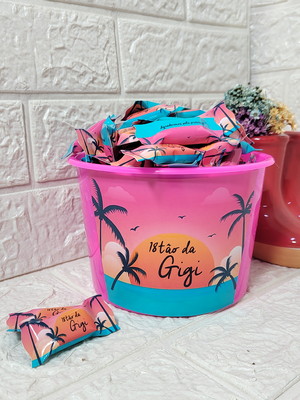 Balde com 100 balas personalizadas tardezinha