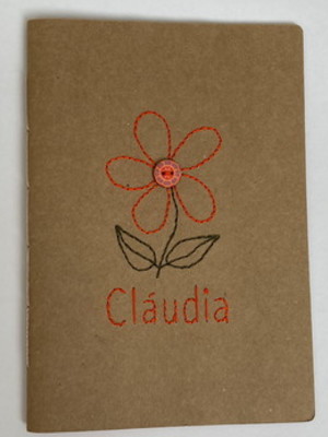 Caderno bordado a mão personalizado flor com botão