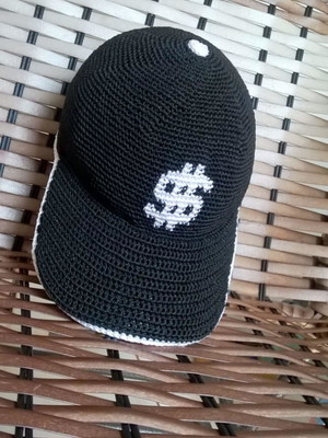 Boné de crochê personalizados