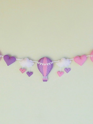 Varal cordão berço bebê balão nuvem coração rosa feltro