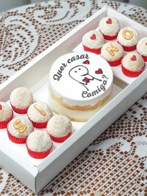 Kit bento cakes e doces pedido de namoro ou casamento