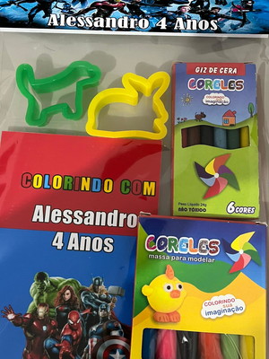 Kit para colorir + kit massinha vingadores