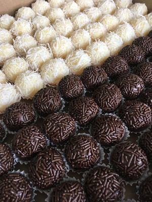 Cento de brigadeiro ou beijinho