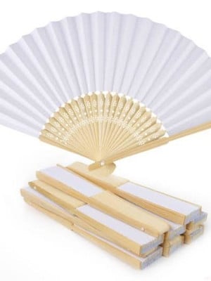 Leque branco em papel para lembrancinha