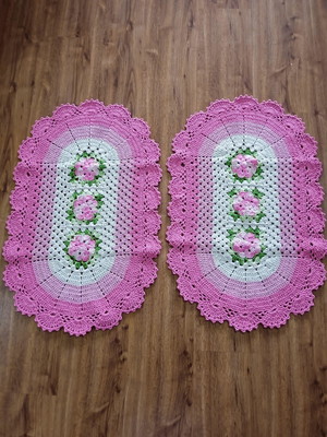 Par de tapetes crochê rosa