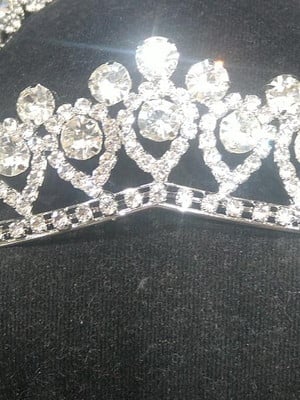 Tiara de noiva em swarovski elegância e luxo para um dia