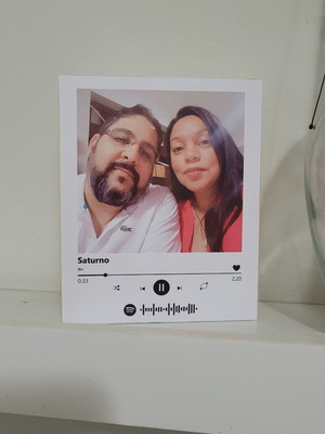 Foto polaroid de mesa feita em madeira pinus
