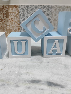 Cubos com letra e moldura 8x8cm "valor de cada cubo".: