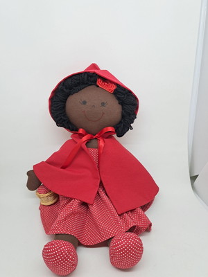 Boneca chapeuzinho vermelha negra