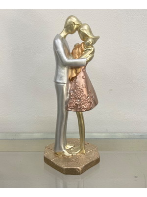 Escultura mãe, pai e bebê