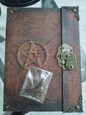 Grimorio medieval antigo, pacto das bruxas com tranca