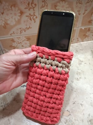 Porta celular em fio de malha