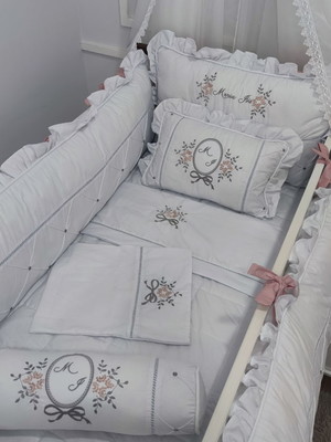Enxoval de berço para bebê branco nervurado floral