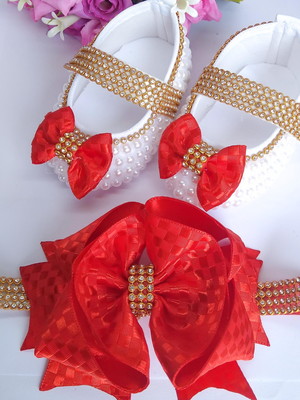 Sapatinho de pérolas com laço de luxo vermelho strass