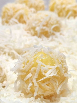 Beijinho de coco artesanal cento