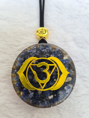 Orgonite colar chakra frontal