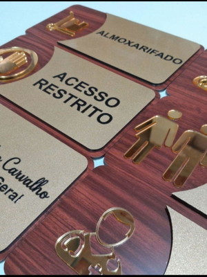 Placas de identificação personalizadas com símbolo espelhado