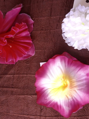 Flores com elástico de cabelo