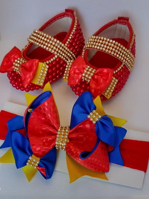 Sapatilha de pérolas branca de neve com laço