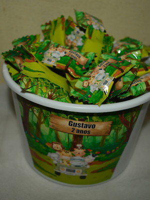 2 baldes com 200 balas personalizadas