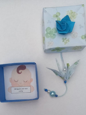 Caixinha origami com tsuru pijente p/ chá bebê, maternidade