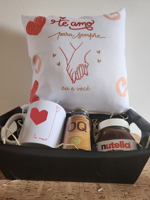 Cesta personalizada com caneca e almofada10