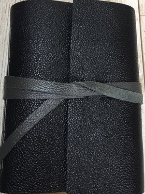 Livro de couro/ preto
