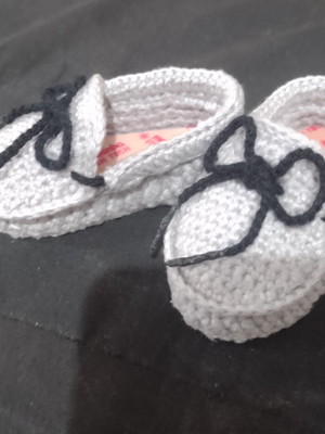 Mocassim para bebê em crochê