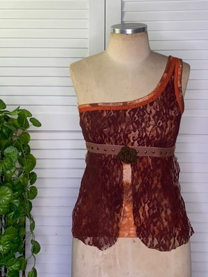 Blusa feminina em malha tiedye coral e marrom estilo boho