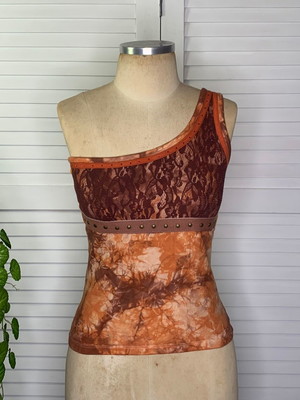 Blusa feminina em malha tiedye coral e marrom estilo boho