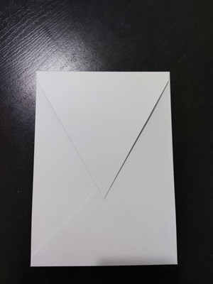 Envelope vertical branco para convite