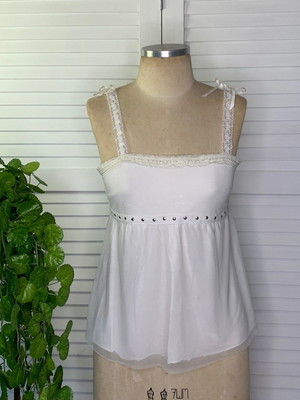 Blusa em malha e tule branca estolo boho chic