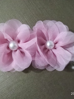 Arranjo de cabelo para daminha